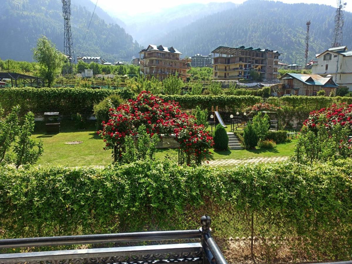 Hotel Prini Inn Manāli Exteriér fotografie