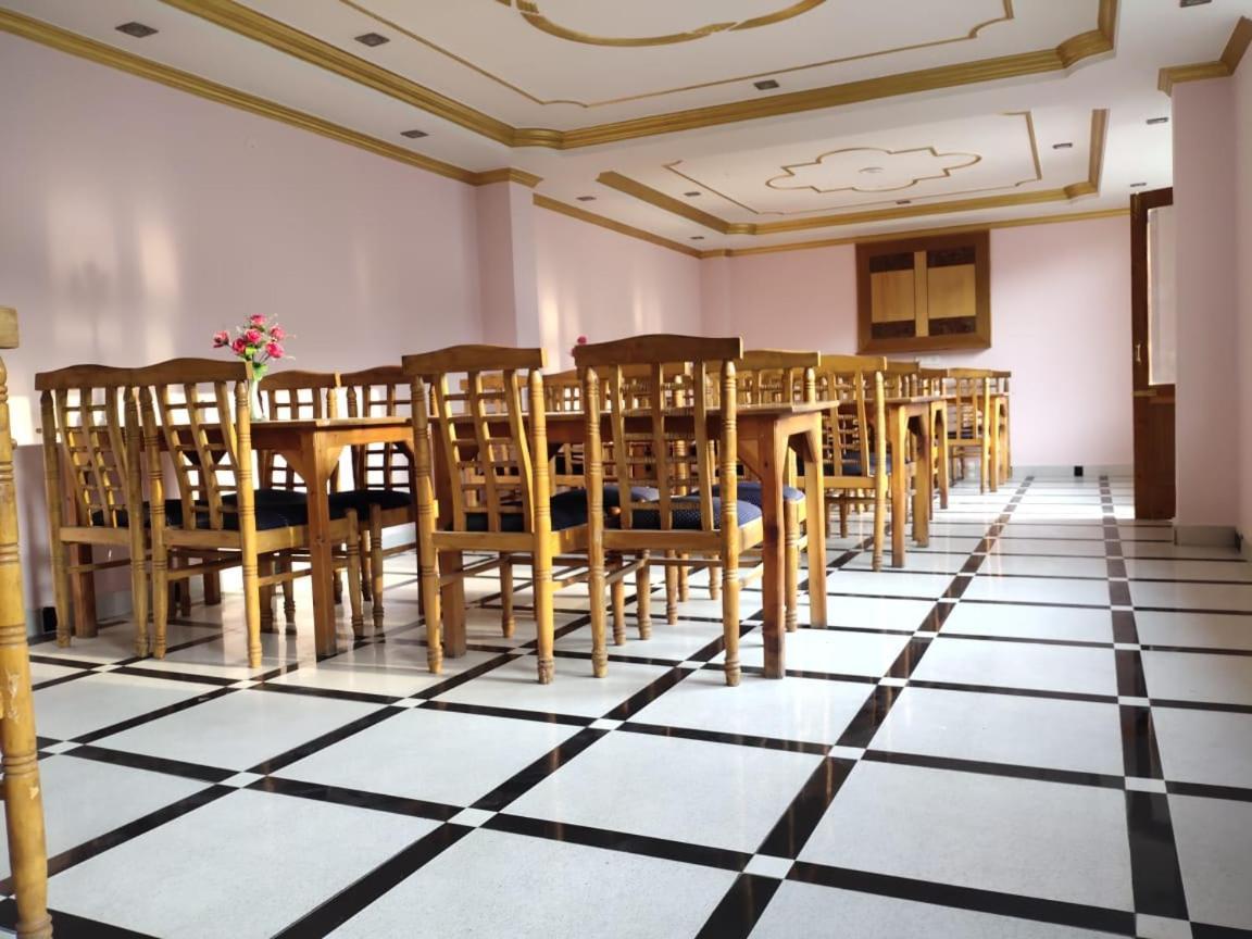 Hotel Prini Inn Manāli Exteriér fotografie