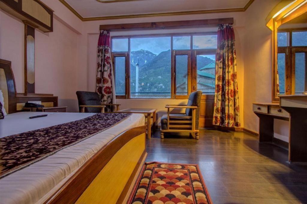 Hotel Prini Inn Manāli Exteriér fotografie