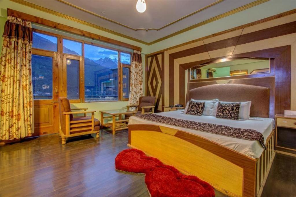 Hotel Prini Inn Manāli Exteriér fotografie