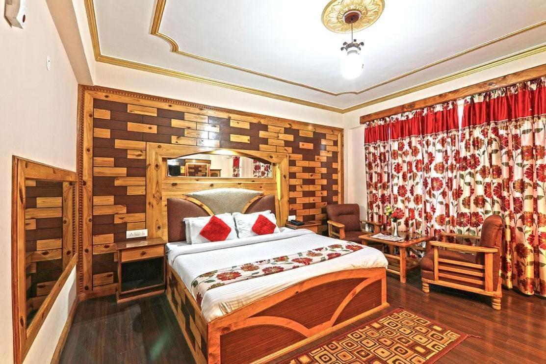 Hotel Prini Inn Manāli Exteriér fotografie