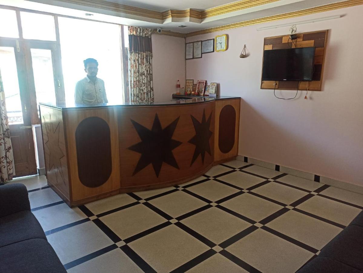 Hotel Prini Inn Manāli Exteriér fotografie