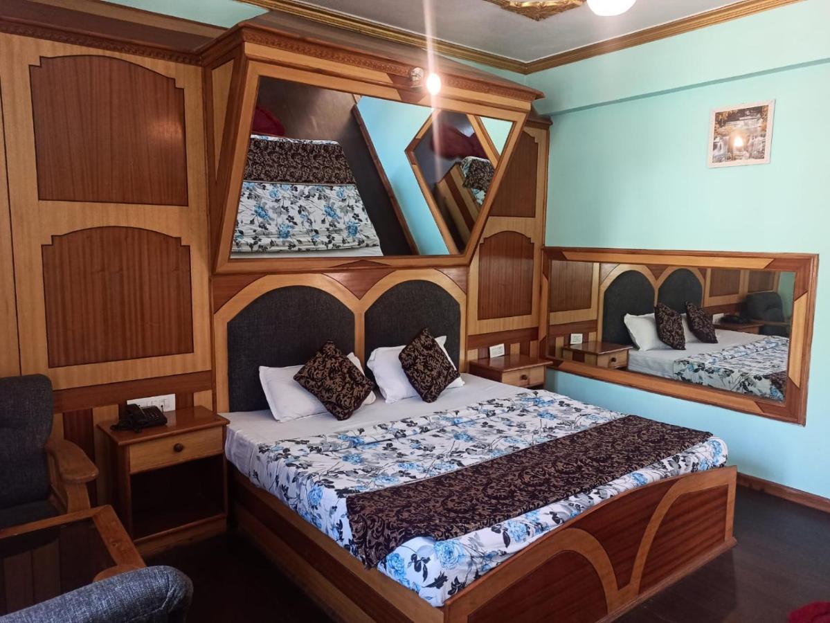 Hotel Prini Inn Manāli Exteriér fotografie