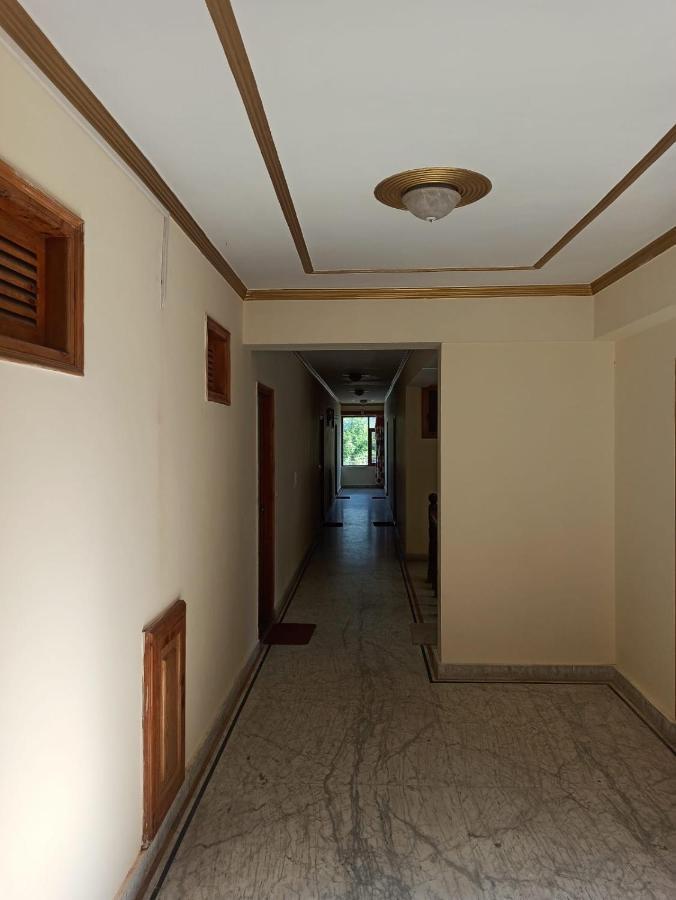 Hotel Prini Inn Manāli Exteriér fotografie