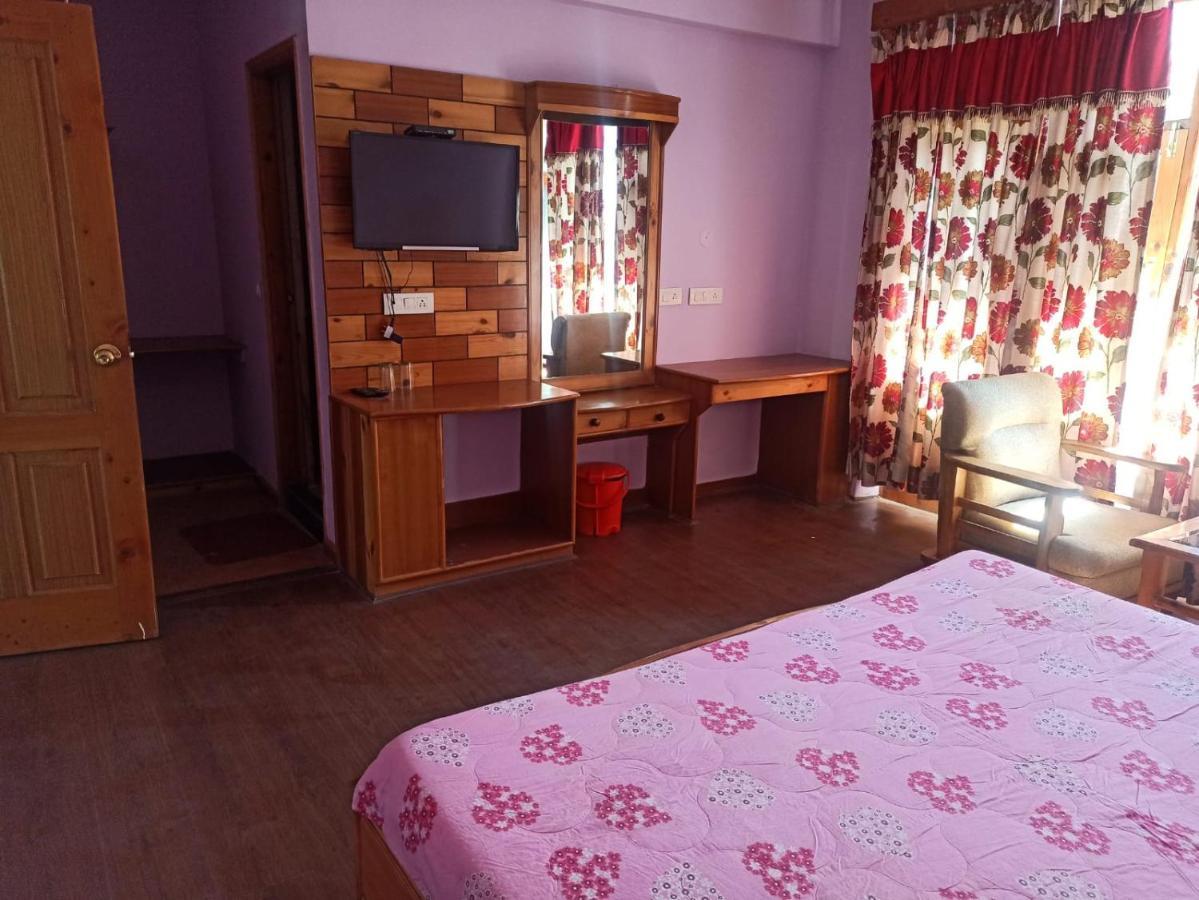 Hotel Prini Inn Manāli Exteriér fotografie