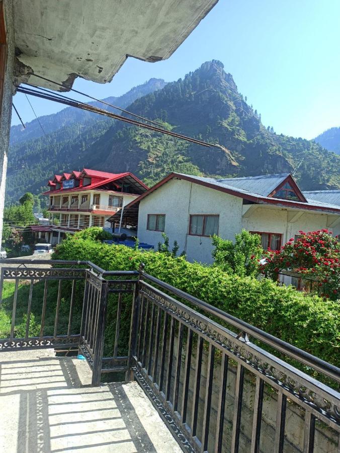 Hotel Prini Inn Manāli Exteriér fotografie