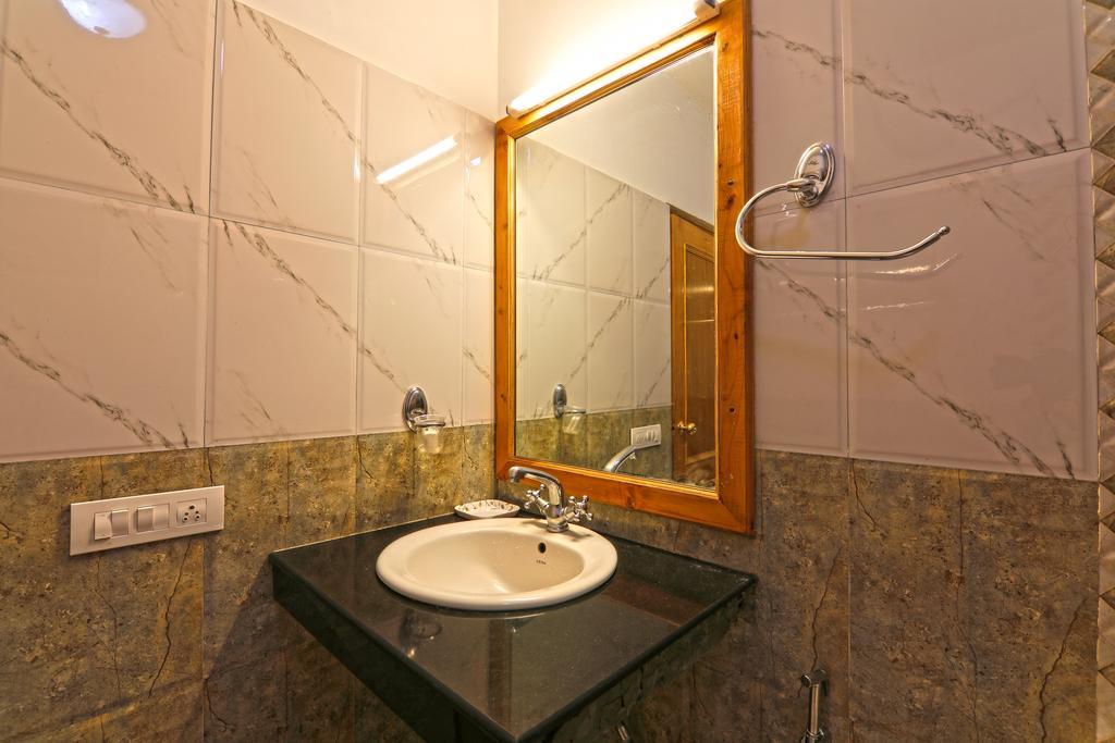 Hotel Prini Inn Manāli Exteriér fotografie