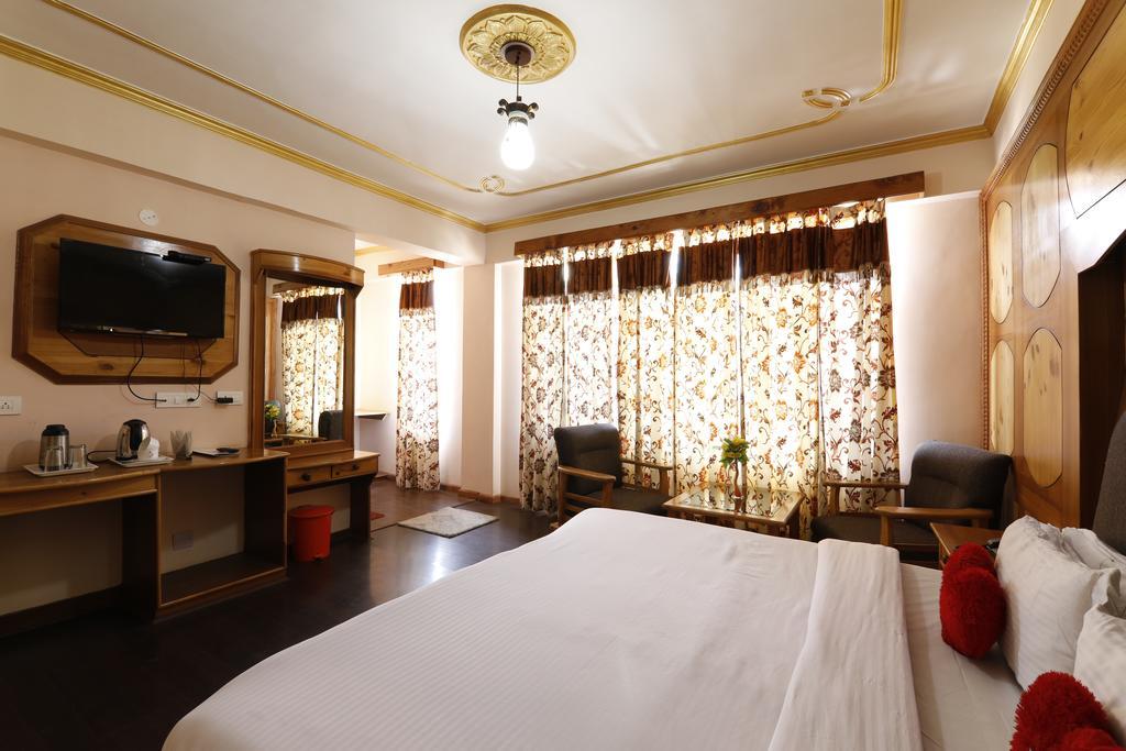 Hotel Prini Inn Manāli Exteriér fotografie