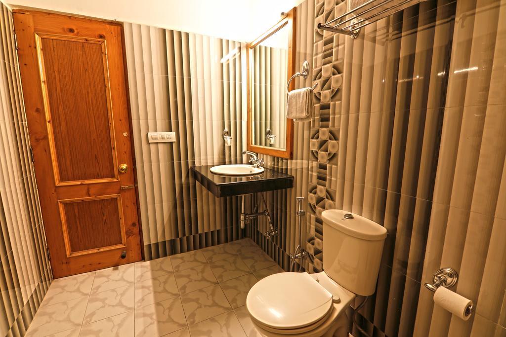 Hotel Prini Inn Manāli Exteriér fotografie