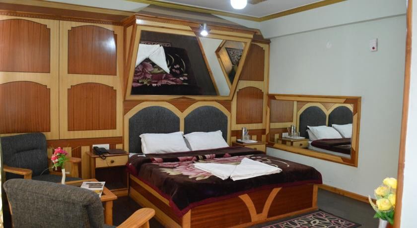 Hotel Prini Inn Manāli Exteriér fotografie